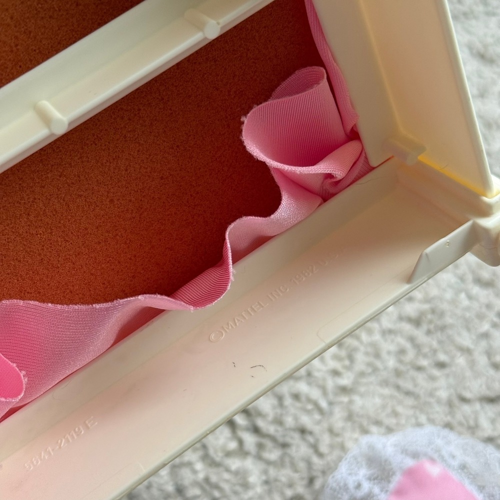 Vintage 1982 Mattel Barbie Dream Furniture Canopy Bed Pink Heart Lace 5641 - Picture 8 of 8